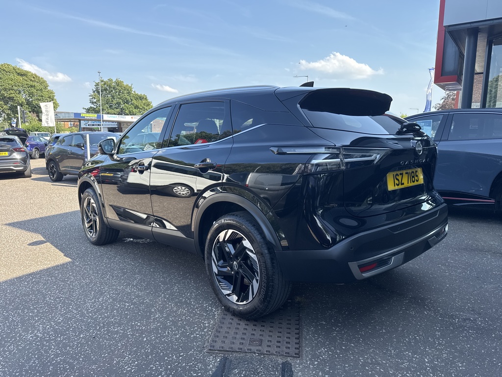 Nissan Qashqai 1.3 Dig-t Mh N-connecta ISZ7185 Black #6