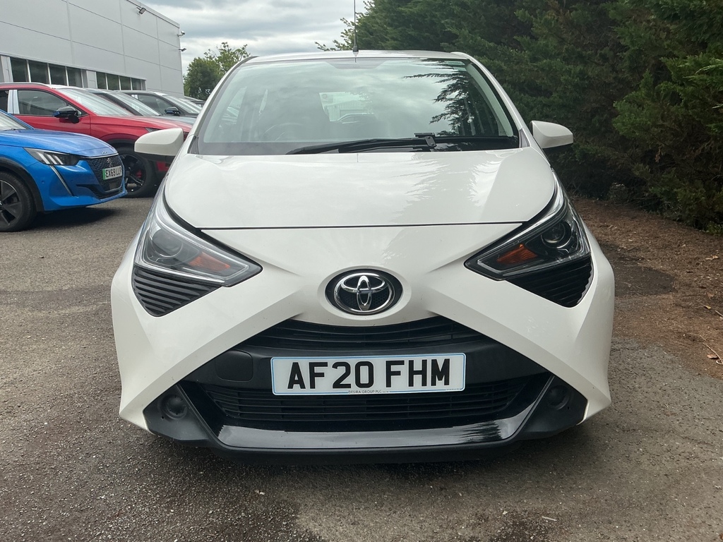 Toyota Aygo 1.0 Vvt-i X-play White #2