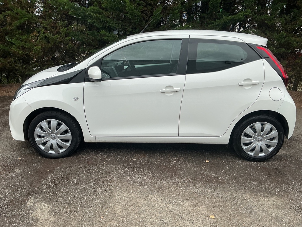 Toyota Aygo 1.0 Vvt-i X-play White #5