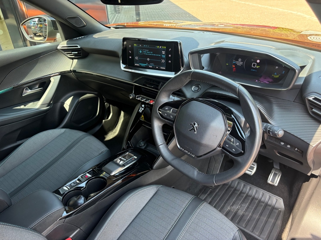 Peugeot e-2008 100Kw Allure Premium 50Kwh Estate Orange #2