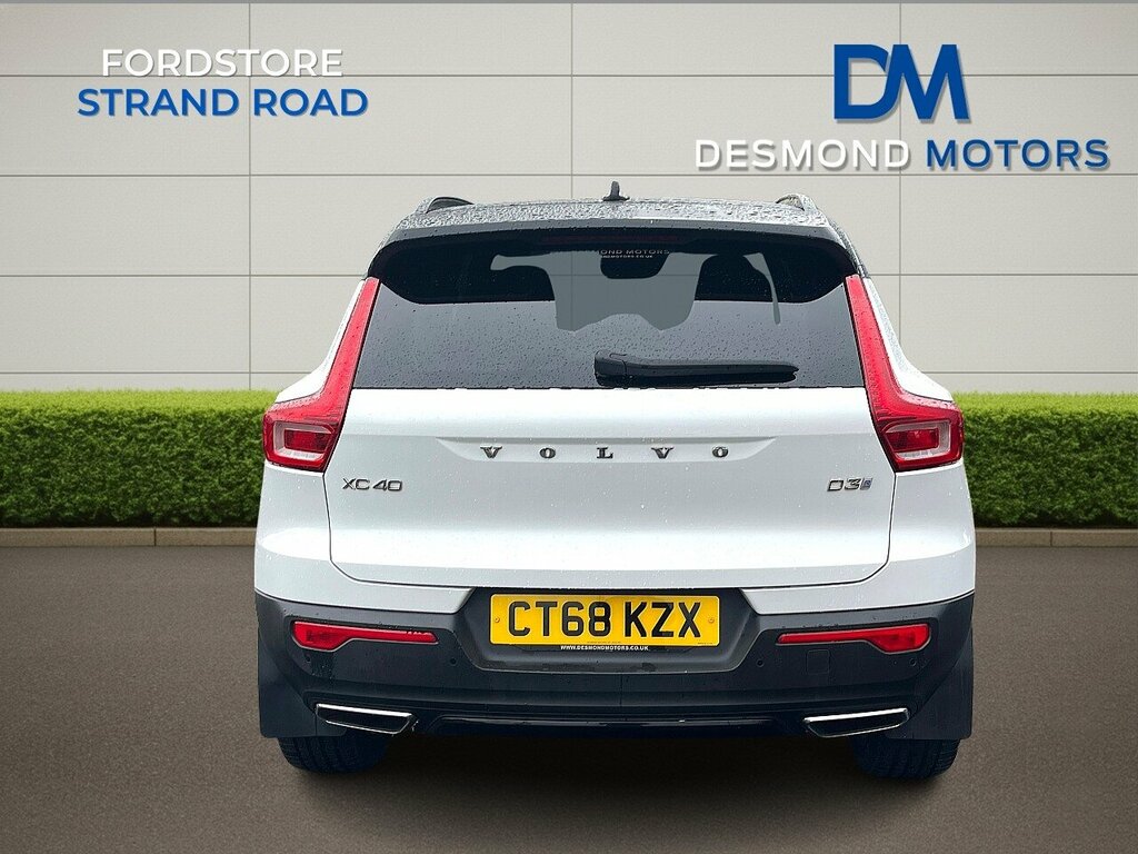 Volvo XC40 R-design Pro D3 CT68KZX White #5
