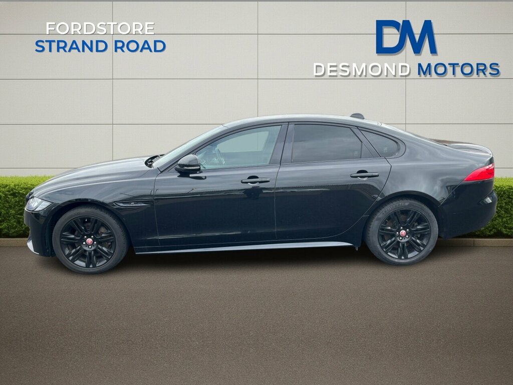 Jaguar XF Chequered Flag Black #3