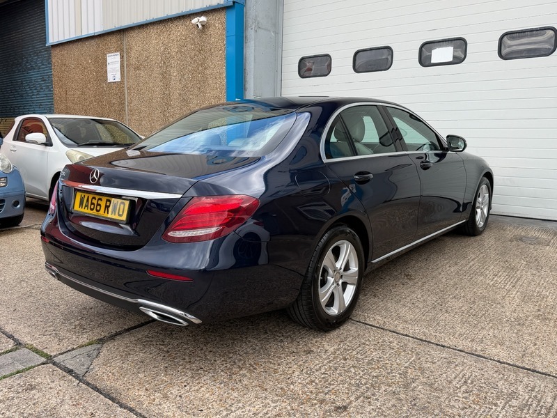 Mercedes-Benz E Class E220d 2.0 Se G-tronic Blue #4
