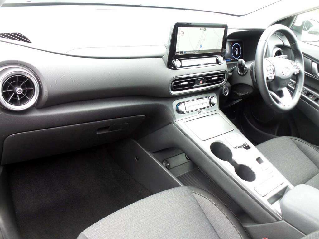 Hyundai Kona Premium White #5