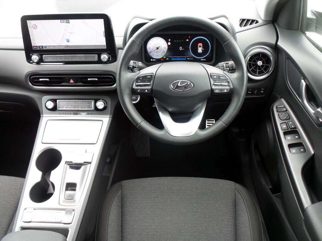 Hyundai Kona Premium White #6