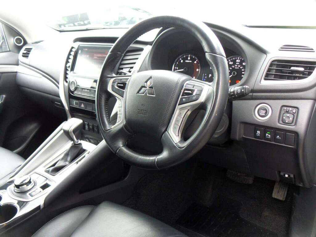 Mitsubishi Shogun Sport Estate Grey #4