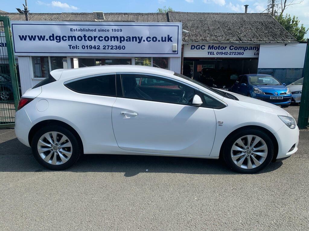 Vauxhall Astra GTC 2.0 Cdti Sri Euro 5 White #4