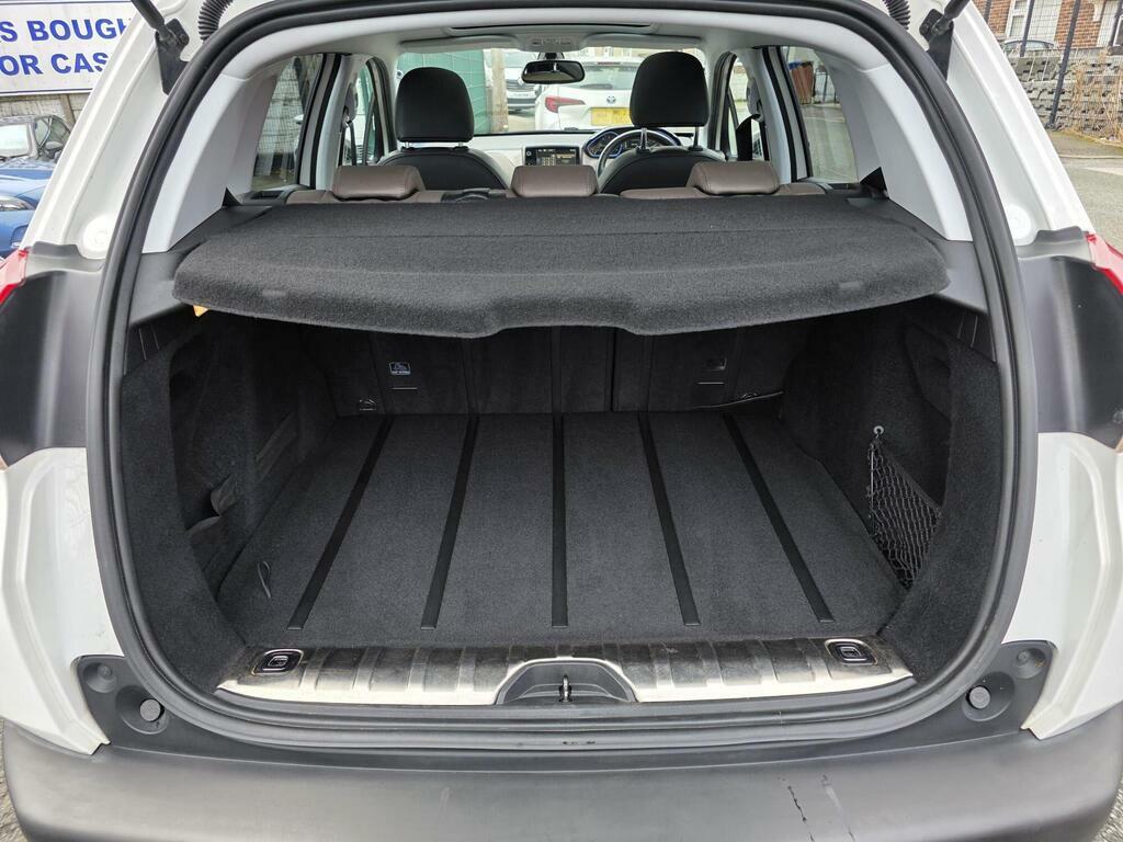 Peugeot 2008 Active White #11