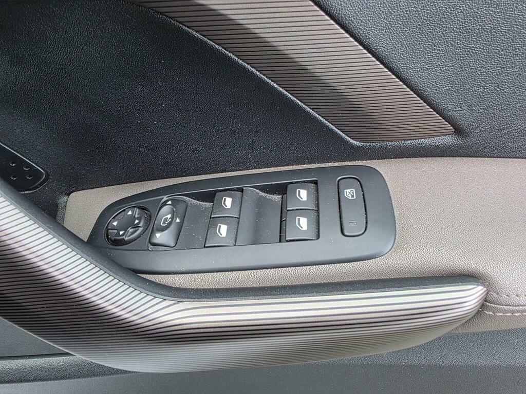Peugeot 2008 Active White #16