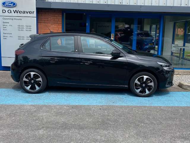 Vauxhall Corsa-e E Se Premium Black #4