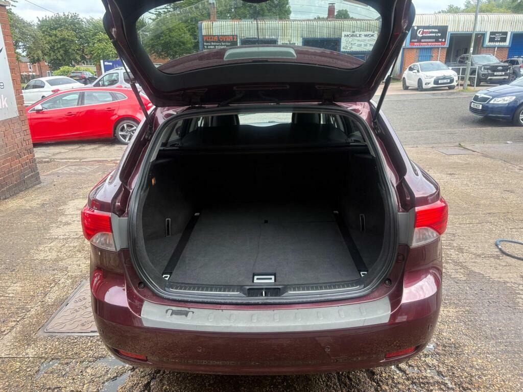 Toyota Avensis 2.0 D-4d Icon Business Edition Tourer Euro 5 Red #6