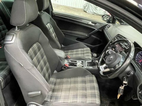 Volkswagen Golf 2.0 Tdi Bluemotion WM17JKV Black #6