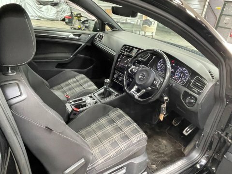 Volkswagen Golf 2.0 Tdi Bluemotion WM17JKV Black #4