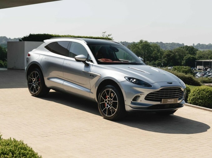 Aston Martin DBX V8 Euro 6 Silver