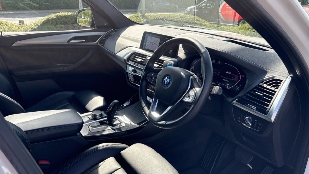 BMW iX3 80Kwh Premier Edition Pro YC71MVF White #6