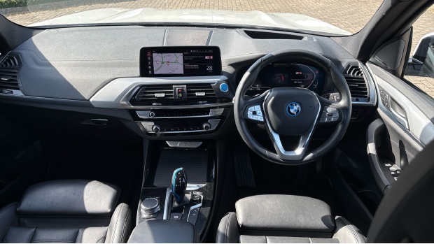 BMW iX3 80Kwh Premier Edition Pro YC71MVF White #4