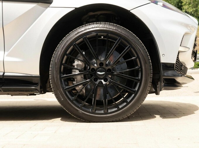 Aston Martin DBX V8 Euro 6 Silver #4