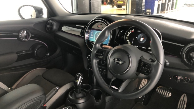 Mini Hatch Cooper Sport Steptronic Euro 6 YY23EPP Black #6