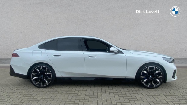 BMW i5 40 83.9Kwh M Sport Pro Edrive 22Kw Charger White #3