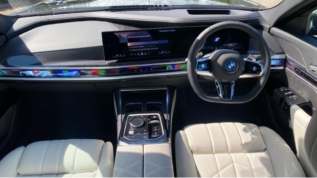 BMW i7 50 105.7Kwh M Sport Edrive Blue #4