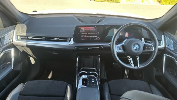 BMW iX1 30 66.5Kwh M Sport Xdrive 11Kw Charger AO23UKU White #4