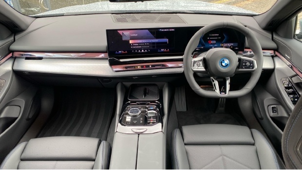 BMW i5 40 83.9Kwh M Sport Edrive 11Kw Charger Grey #4