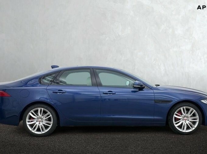 Jaguar XF D200 Se 4-Door Blue #5