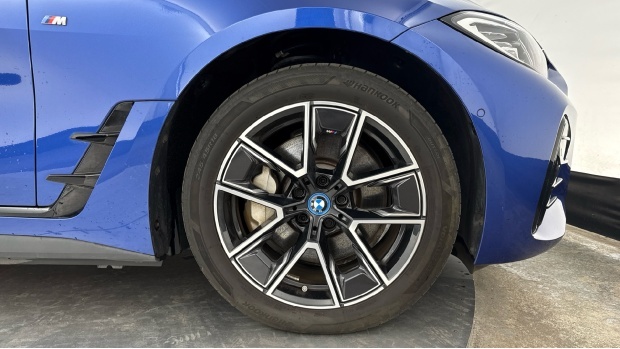 BMW i4 35 70.2Kwh M Sport Edrive Blue #4