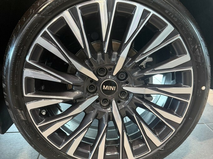 Mini Aceman E 42.5Kwh Exclusive 5-Door Black #3