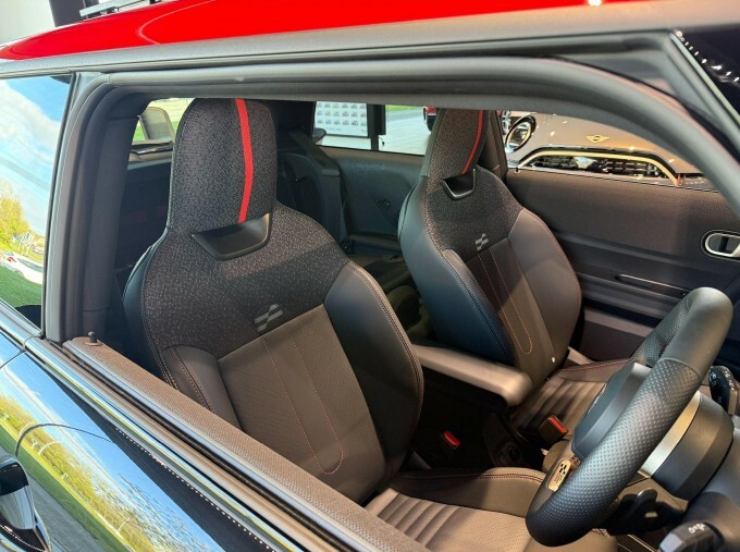 Mini Hatch 2.0 John Works Steptronic Euro 6 3-Door Black #2