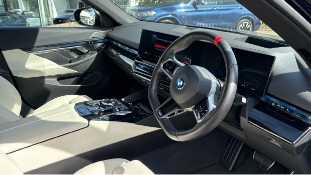 BMW i5 M60 83.9Kwh Xdrive Blue #6
