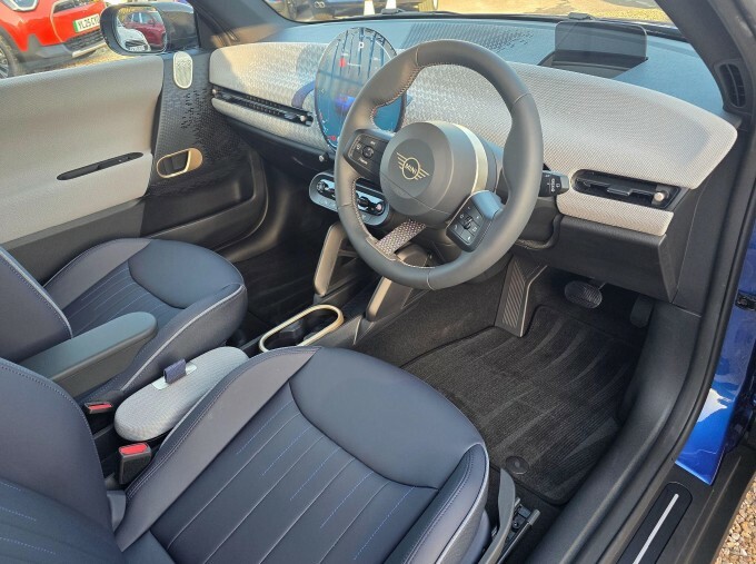 Mini Electric E 40.7Kwh Exclusive 3-Door Blue #4