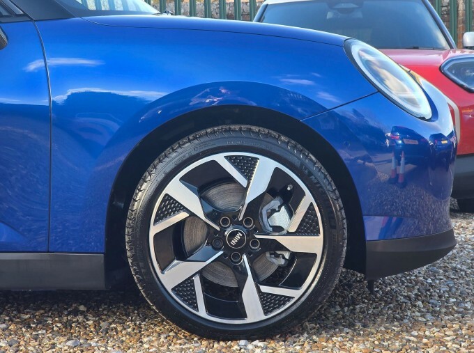 Mini Electric E 40.7Kwh Exclusive 3-Door Blue #6