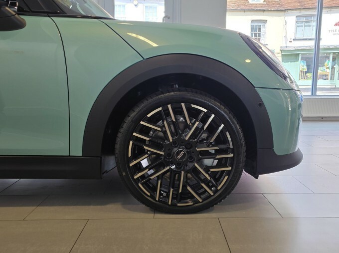 Mini Hatch 1.5C Exclusive Steptronic Euro 6 Green #2