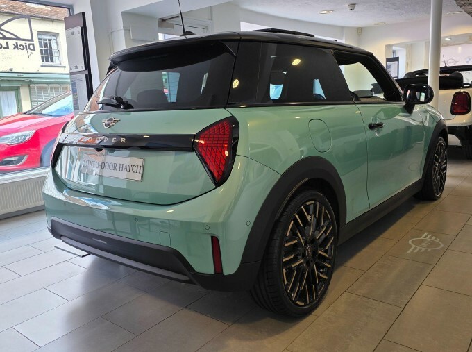 Mini Hatch 1.5C Exclusive Steptronic Euro 6 Green #4