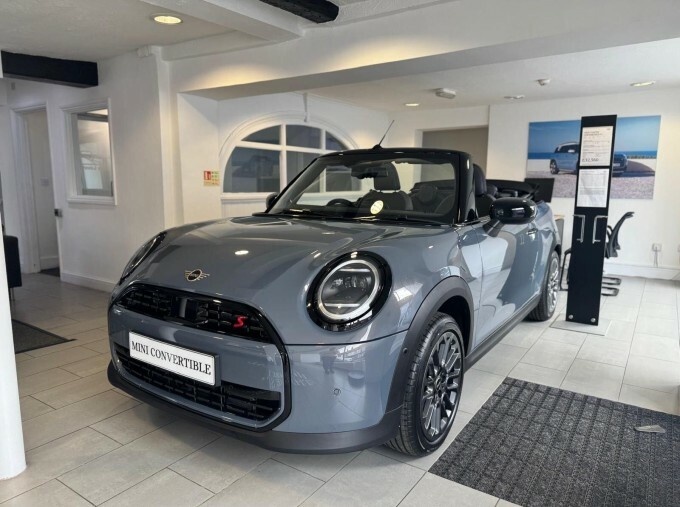 Mini Hatch 2.0C Classic Steptronic Euro 6-Door Grey