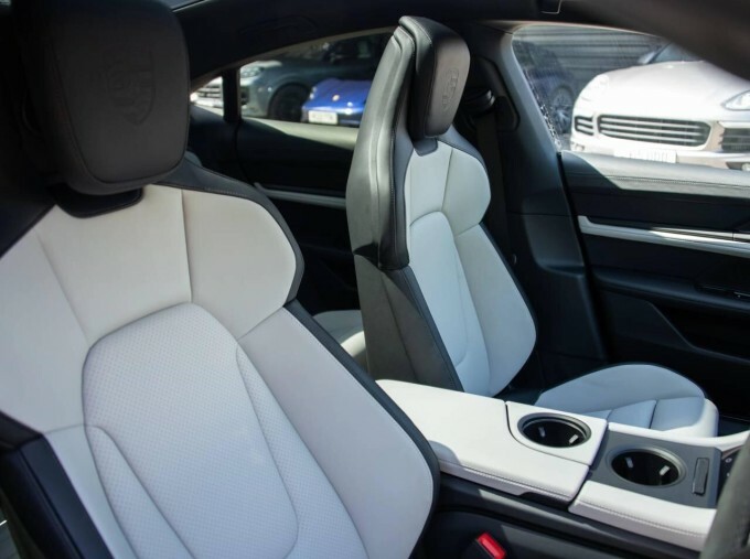 Porsche Taycan Taycan Limousine Black #4