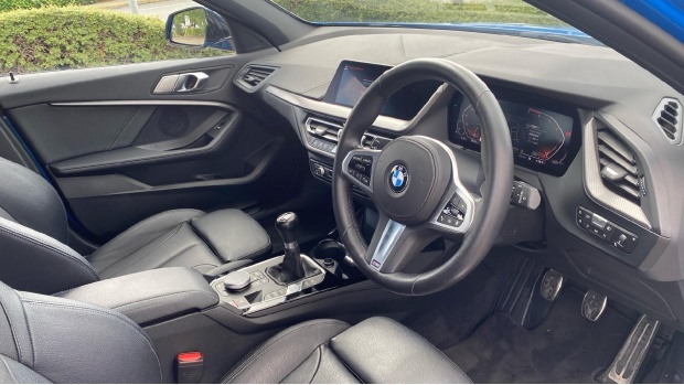 BMW 1 Series Hatchback Black #6