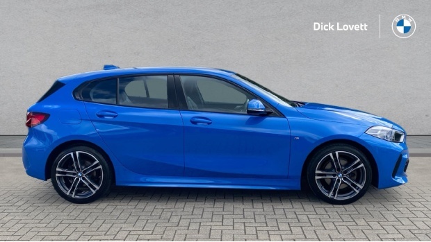 BMW 1 Series Hatchback Black #3