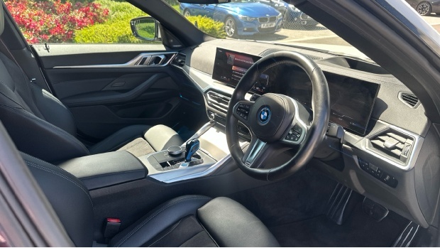 BMW i4 40 83.9Kwh M Sport Edrive AV22CXD White #6