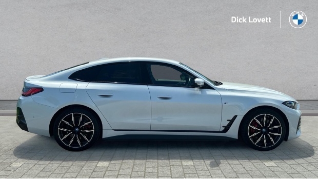BMW i4 40 83.9Kwh M Sport Edrive AV22CXD White #3