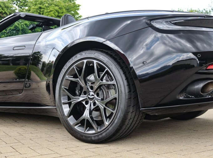 Aston Martin DB11 V8 Black #19
