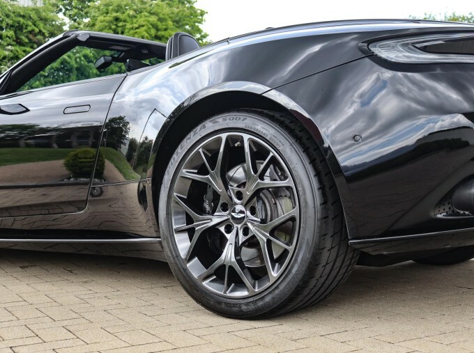 Aston Martin DB11 V8 Black #20