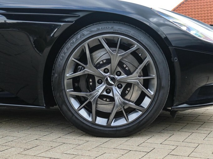 Aston Martin DB11 V8 Black #12