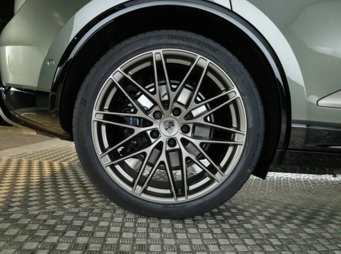 Porsche Macan 100Kwh Turbo 4Wd 5-Door Green #6