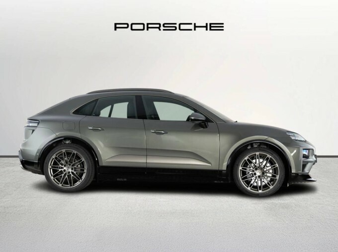 Porsche Macan 100Kwh Turbo 4Wd 5-Door Green #2