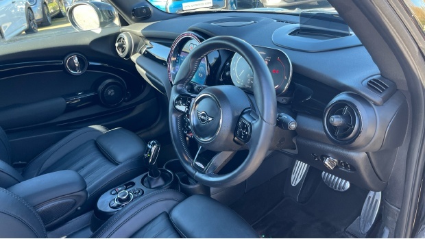 Mini Convertible 2.0 John Cooper Works Steptronic Euro 6-Door Black #6