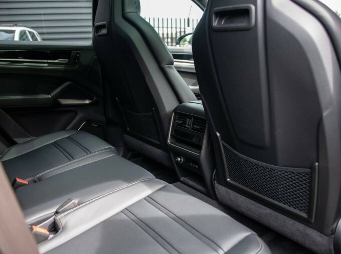 Porsche Cayenne 3.0 V6 E-hybrid 25.9Kwh Black Edition Coupe Pe YK26AWZ Black #35