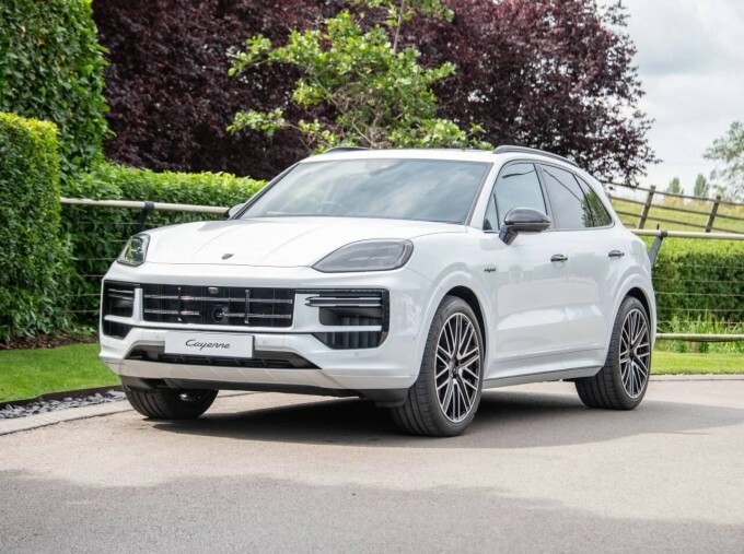 Porsche Cayenne 3.0 V6 E-hybrid 25.9Kwh Black Edition Coupe Pe YK26AWZ Black #63