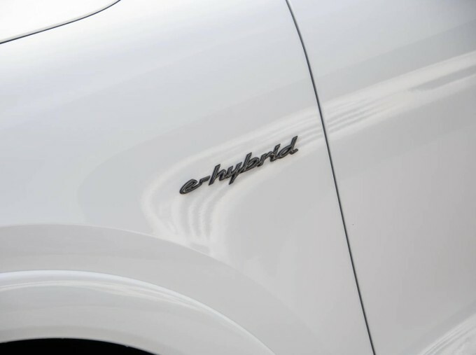 Porsche Cayenne 3.0 V6 E-hybrid 25.9Kwh Black Edition Coupe Pe YK26AWZ Black #16